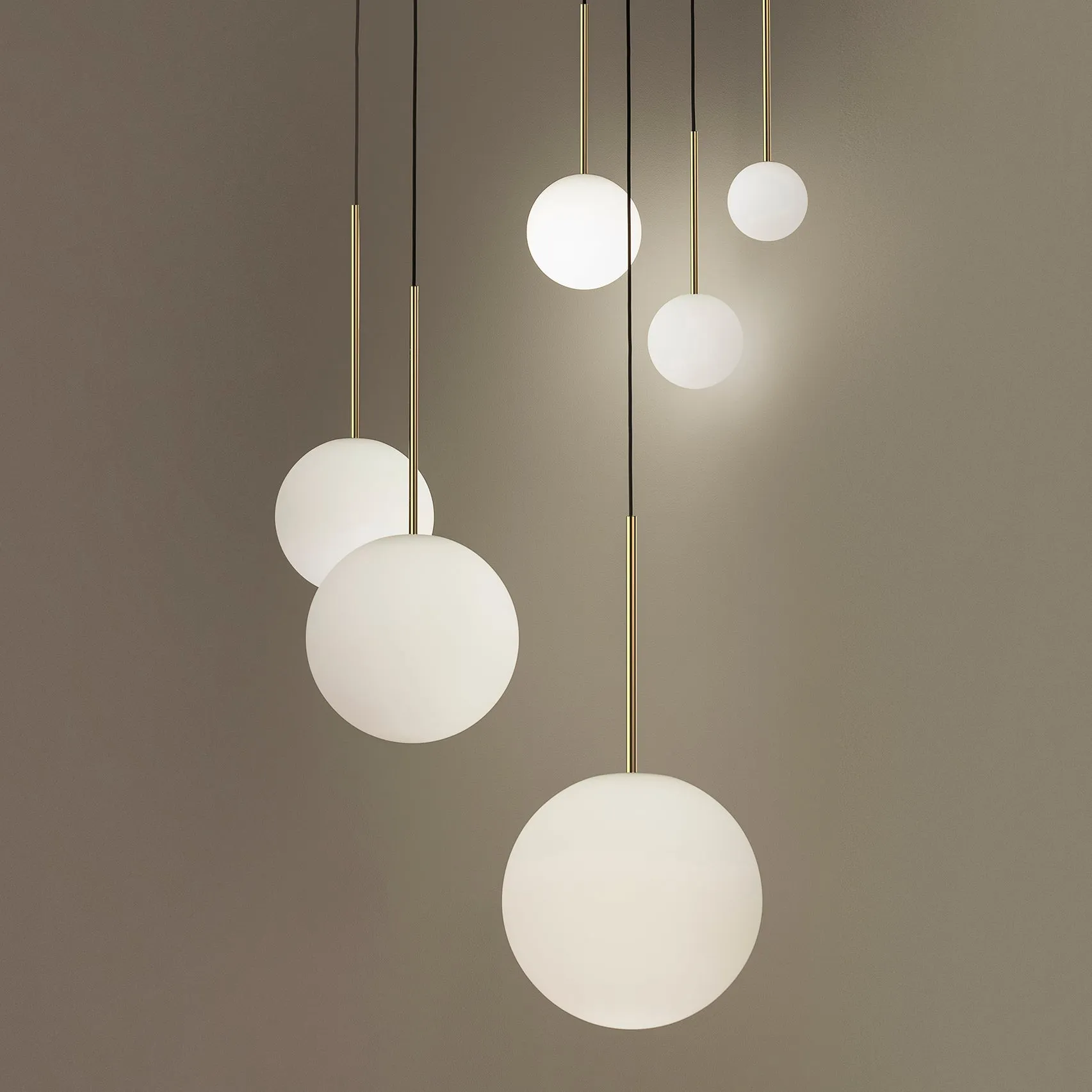 Bola Sphere Chandelier