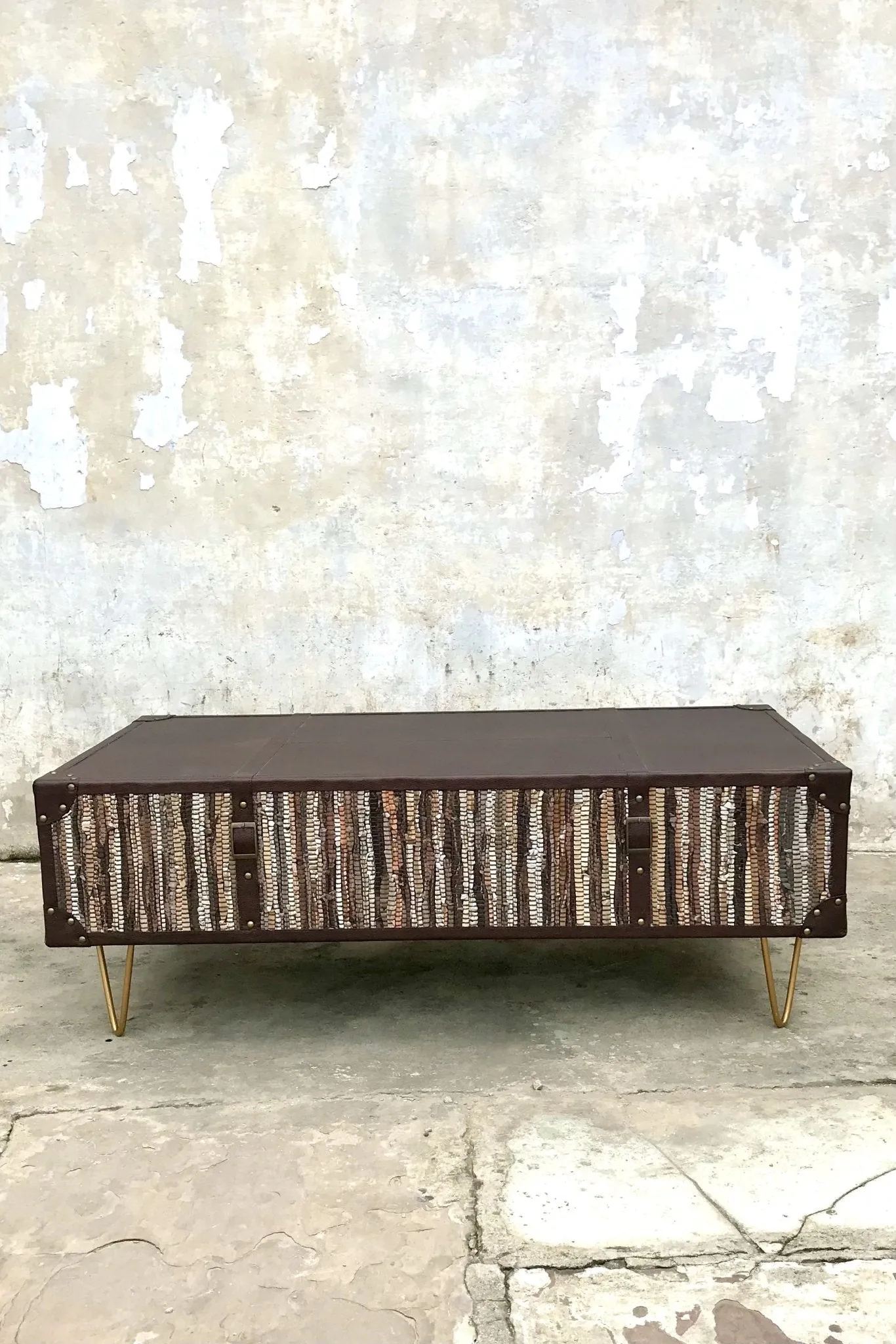 EVERGREEN COFFEE TABLE IN LEATHER WITH METAL LEGS